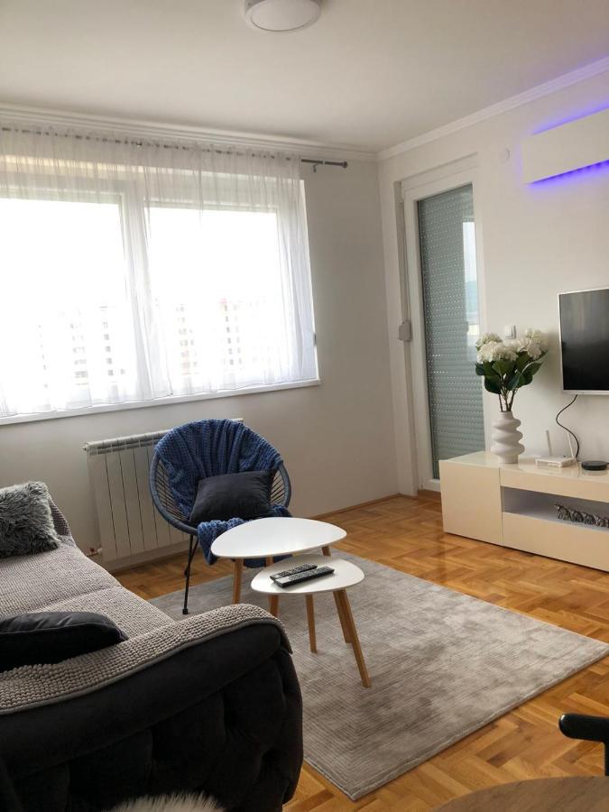 Apartman Ml Lukavica Buitenkant foto